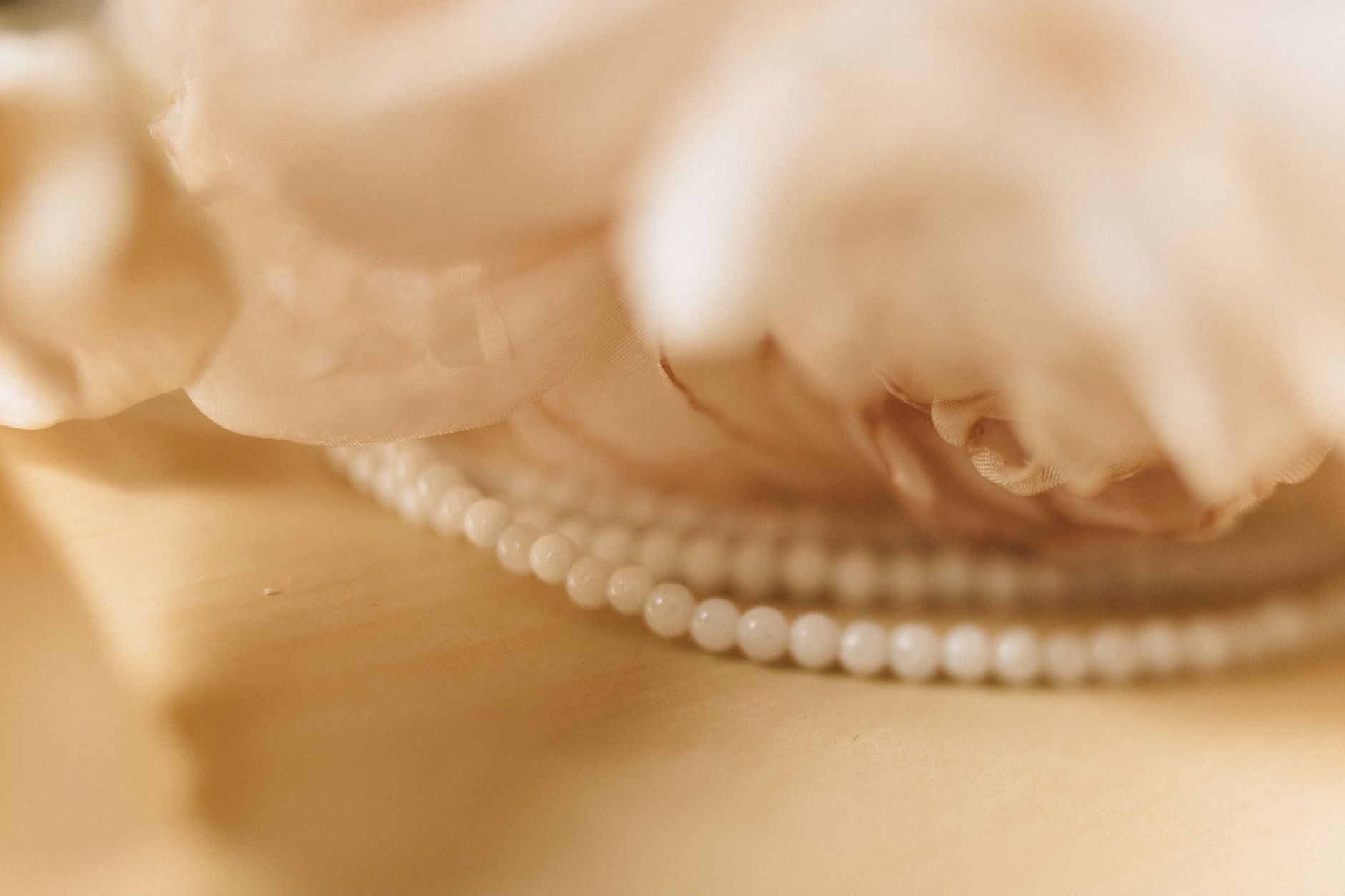 Brautschmuck aus Edelstahl: zeitlos elegant und anlaufgeschützt