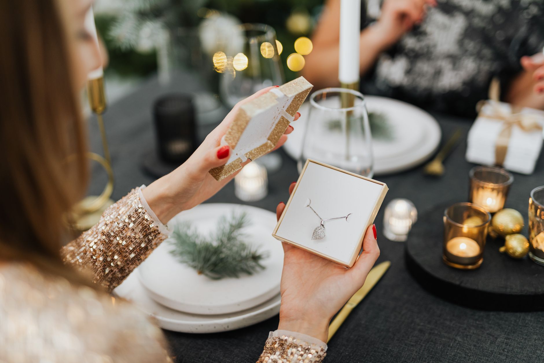 Muttertagsgeschenk 2026: Schmuck, der Mama wirklich begeistert